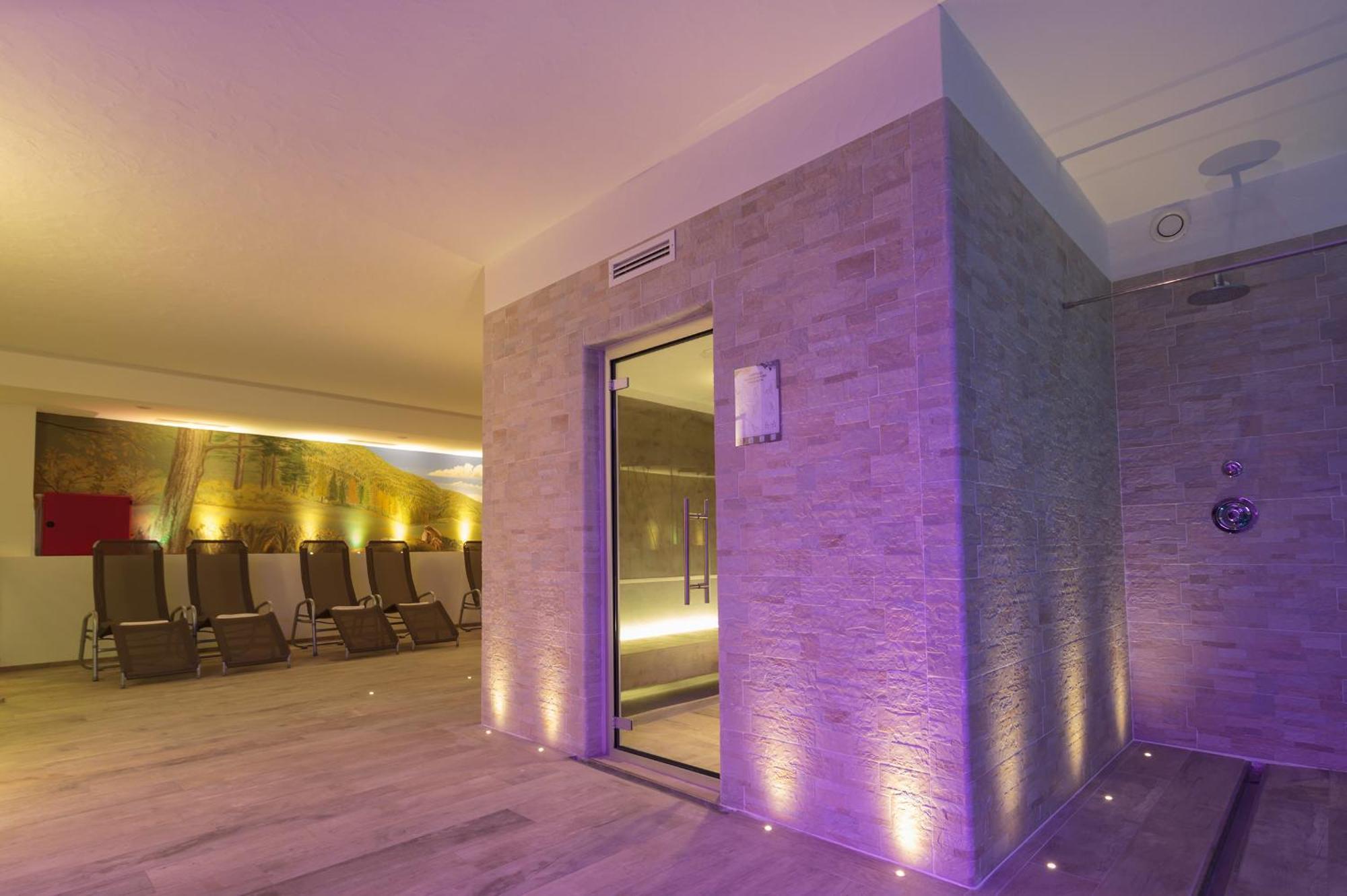 Residence Hotel Santa Maria Piscina E Wellness Peio Fonti Exterior photo